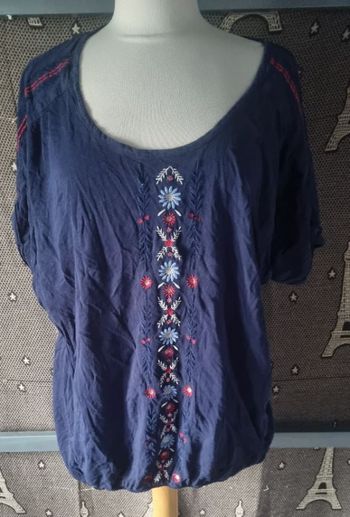 Blouse marine avec broderie taille 50-52