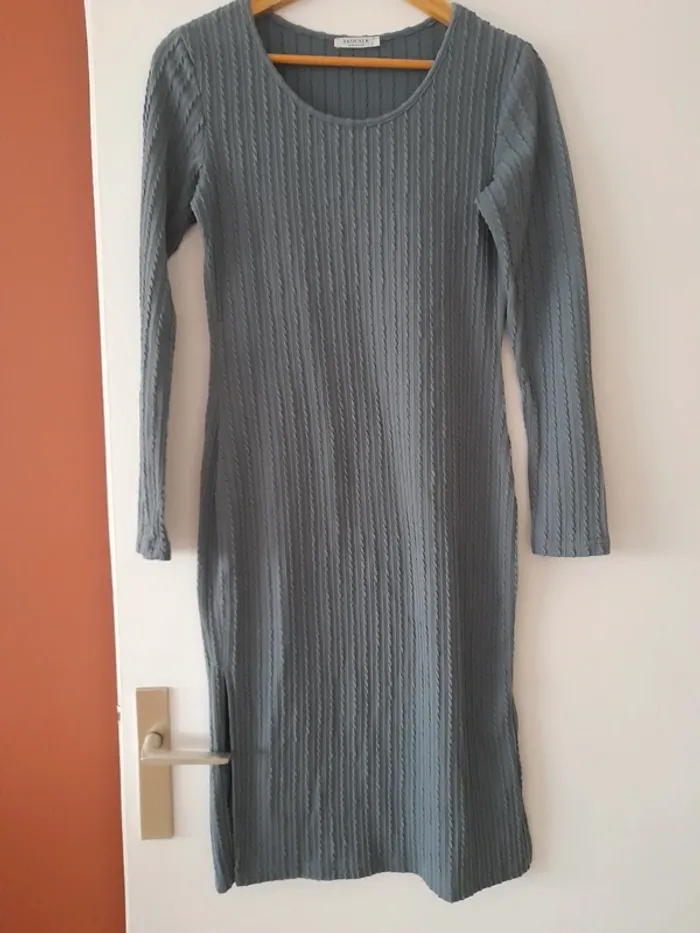 Robe moulante col rond