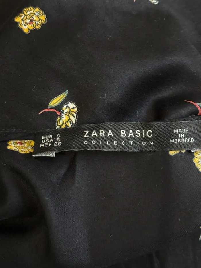 Blouse portefeuille noire fleurie Zara – taille S – viscose - photo numéro 6