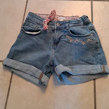 Short en jean taille ajustable 9 ans 👧 Vertbaudet en TBE