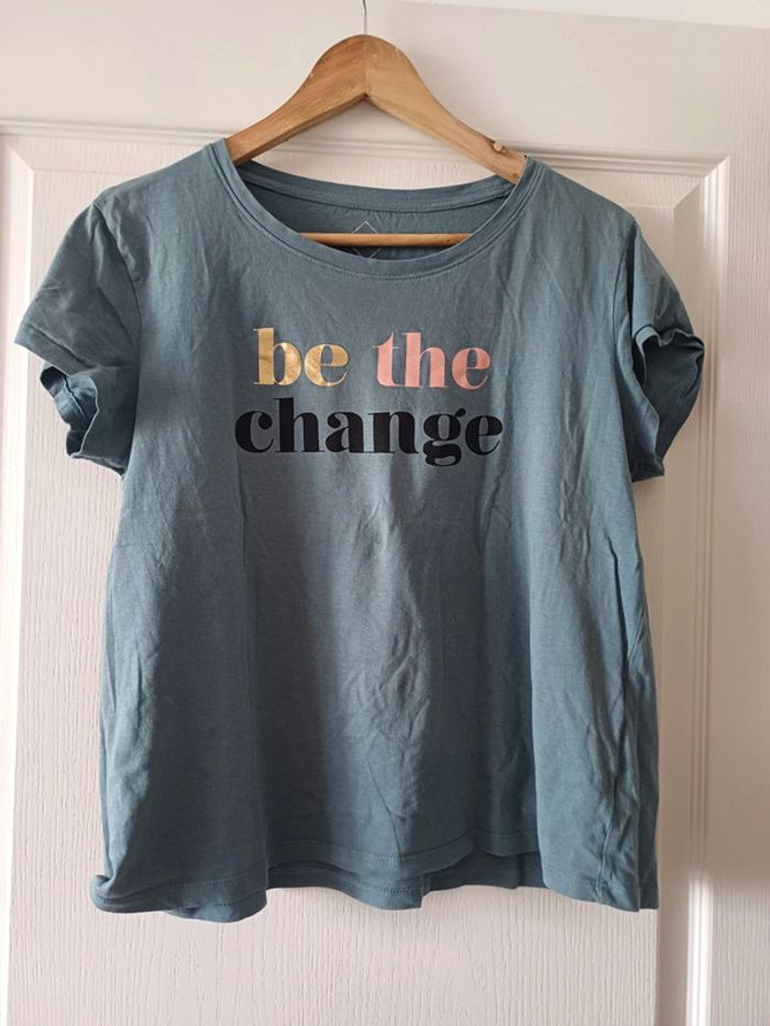 T-shirt vert taille 40