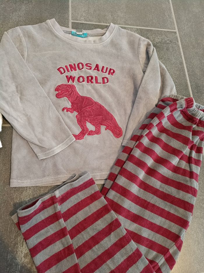 Lot de vêtements taille 8 ans garçon - photo numéro 4