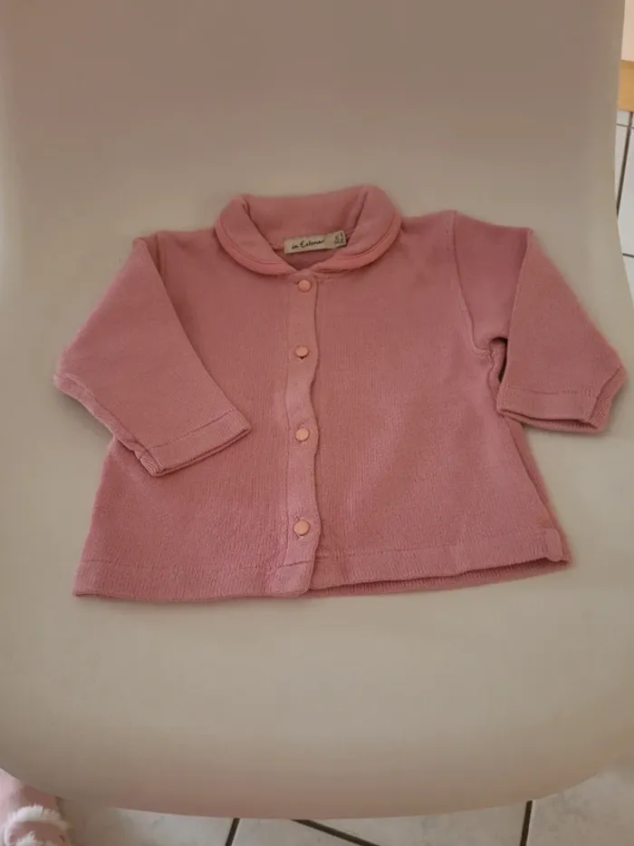 Lot vestes pulls gilets bébé fille