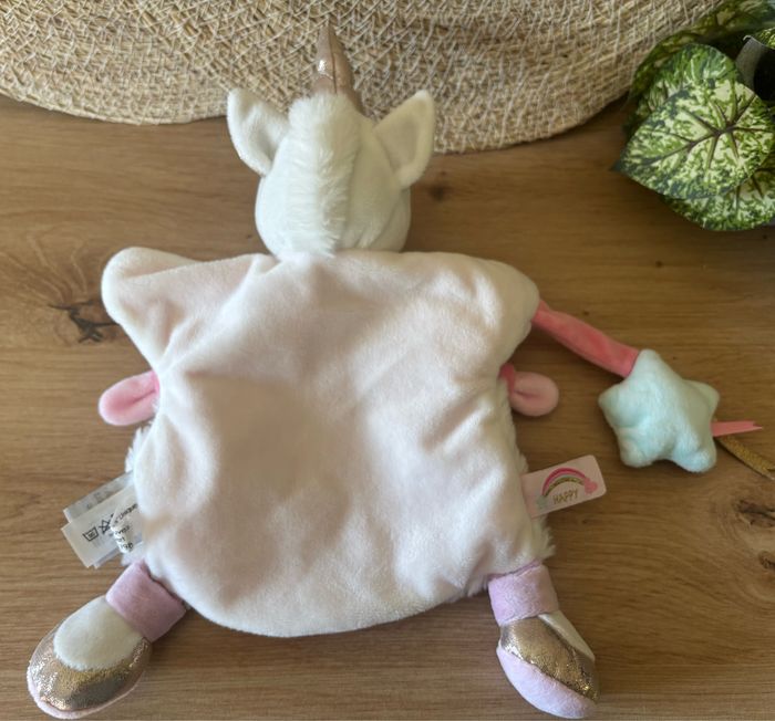 Doudou marionnette licorne rose blanc arc en ciel happy doudou et compagnie - photo numéro 3