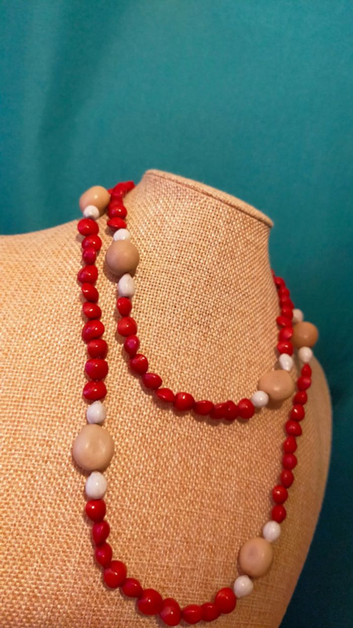 Collier vintage en graines naturelles rouges & ivoire végétal – Collection Terres d’Ailleurs - photo numéro 13