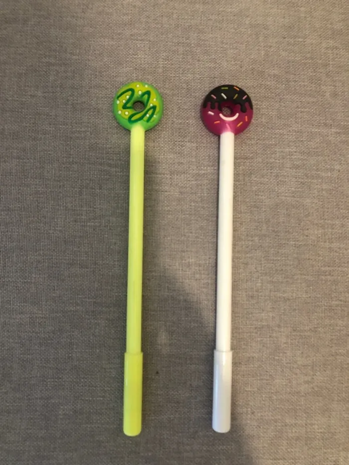 Lot de 2 stylos donuts neuf
