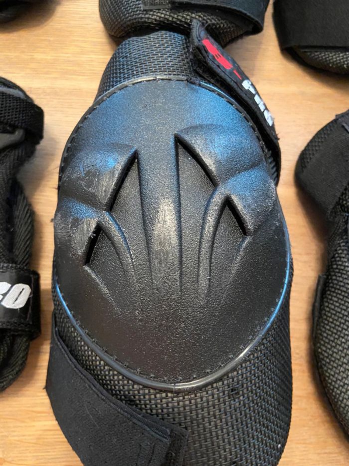 Lot de deux paires de protections genoux et deux paires de protections mains taille S - photo numéro 10