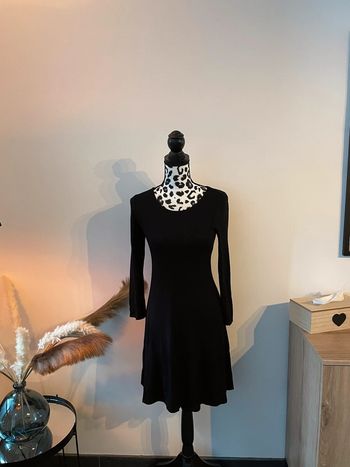 Robe noire avec manches