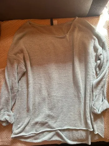 Pull bleu
