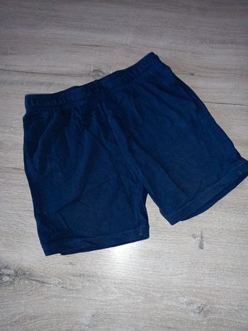 8. Short H&M 122 6-7ans
