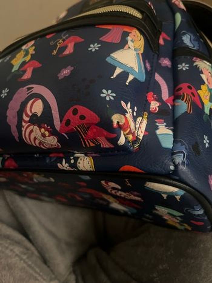 Mini sac à dos Loungefly Disney – Alice au Pays des Merveilles - photo numéro 3