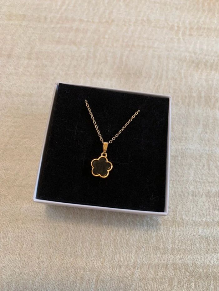 Collier trèfle noir doré en plaqué acier chaîne réglable - photo numéro 2