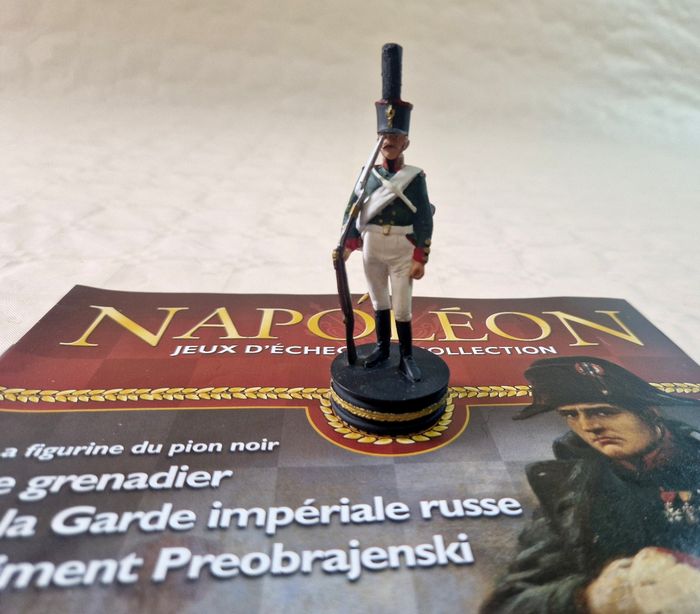 Figurine  , Napoléon , jeux d'échec de collection  , numéro 8 , le grenadier de la garde Imperia russe ,  régiment  Preobrajenski - photo numéro 2