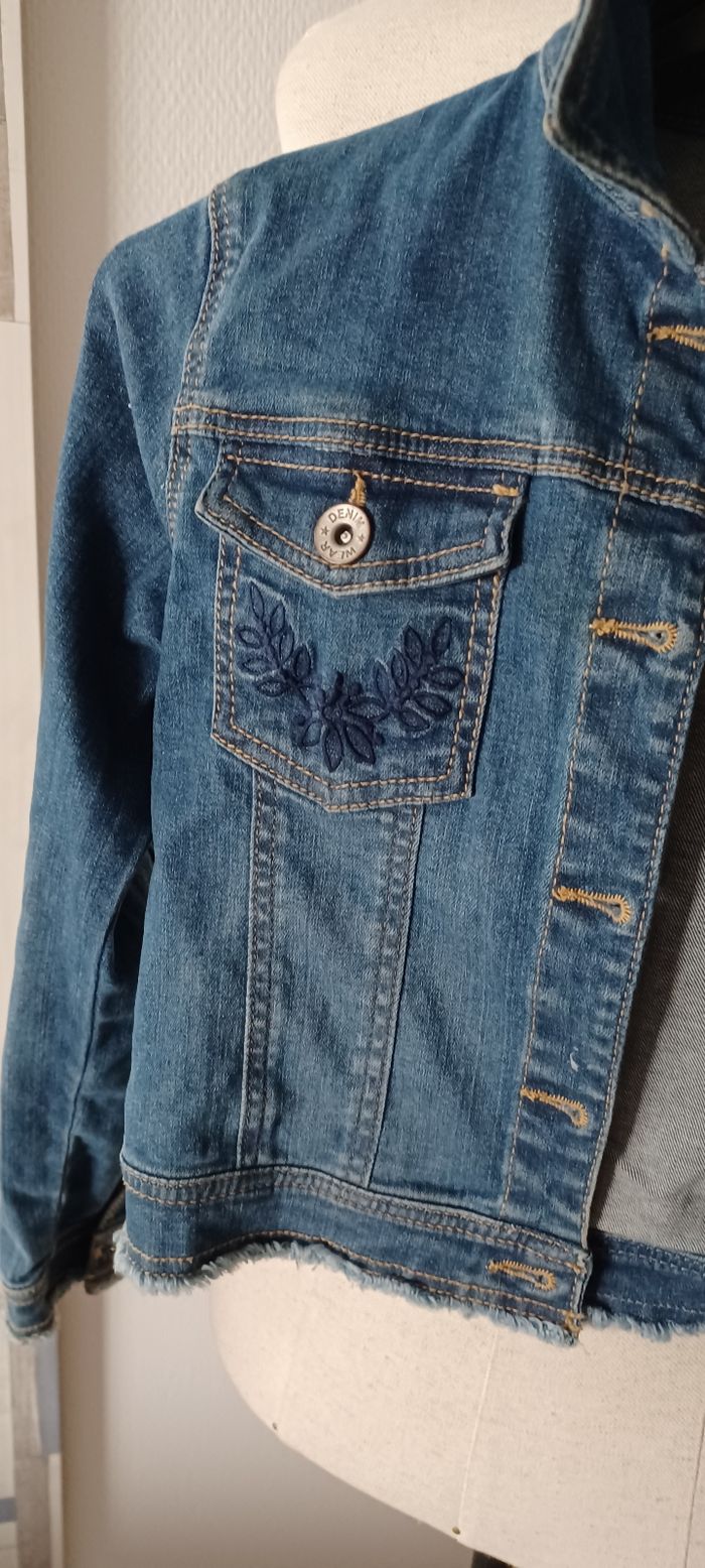 Très jolie veste jeans fille T 10 ans - photo numéro 2
