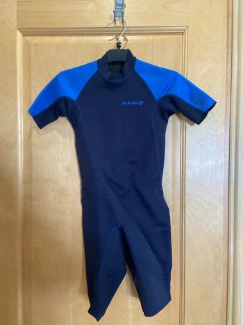Combi de surf noire et bleue olaian 10 ans