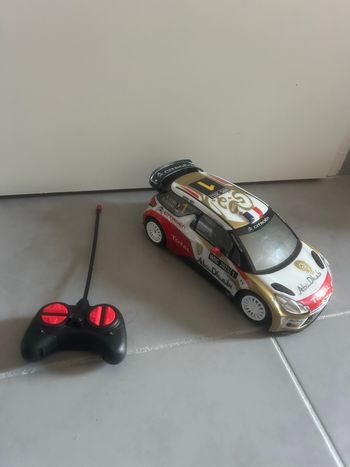 Voiture de course  télécommandée 