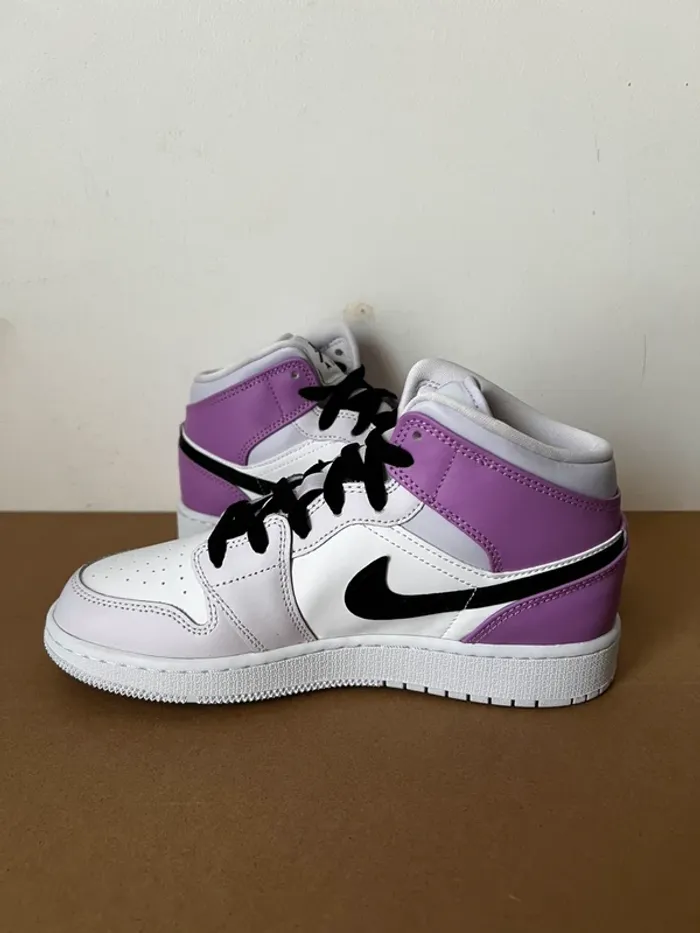 Nike Air Jordan 1 Mid Barely Grape - 38 - photo numéro 2