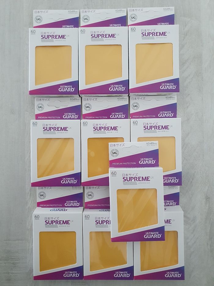 Lot de 10 paquets de 60 sleeves Ultimate Guard Supreme Mini Jaune
