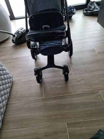 Poussette trio 3 en 1 marque noukie s en tres bonne etat