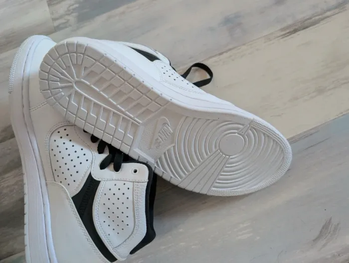 Sneakers Jordan Access neuf taille 42.5 - photo numéro 4