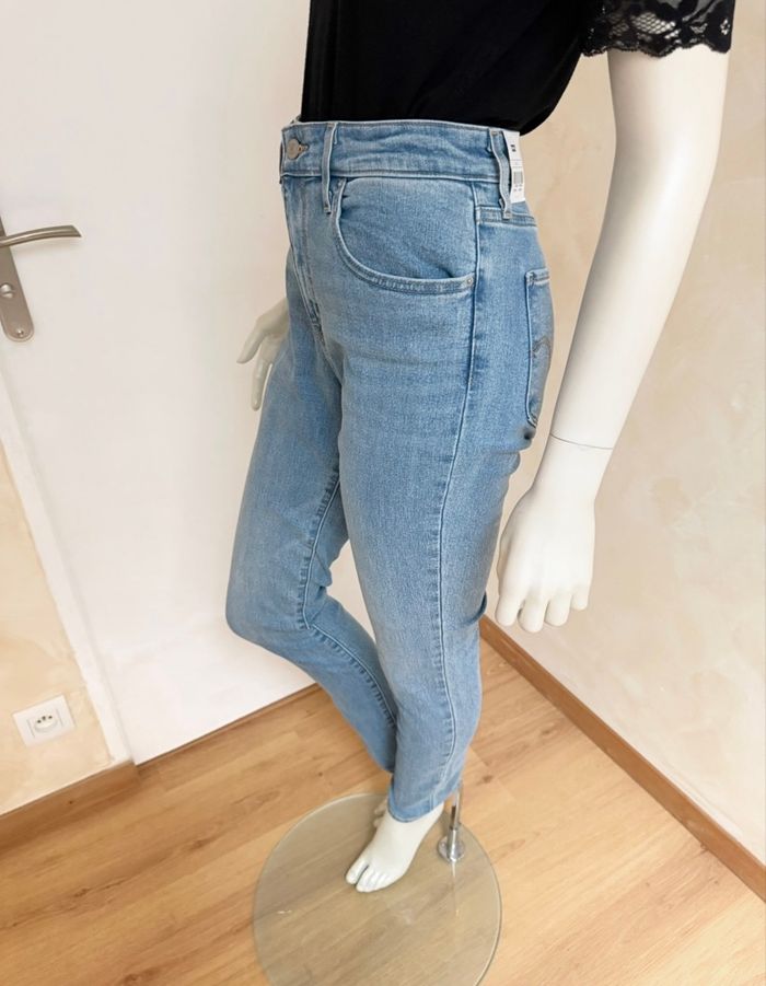 Jean Levis 721 High Rise Skinny - Warm Eco Performance - taille W28 L32 - neuf avec etiquette - photo numéro 7