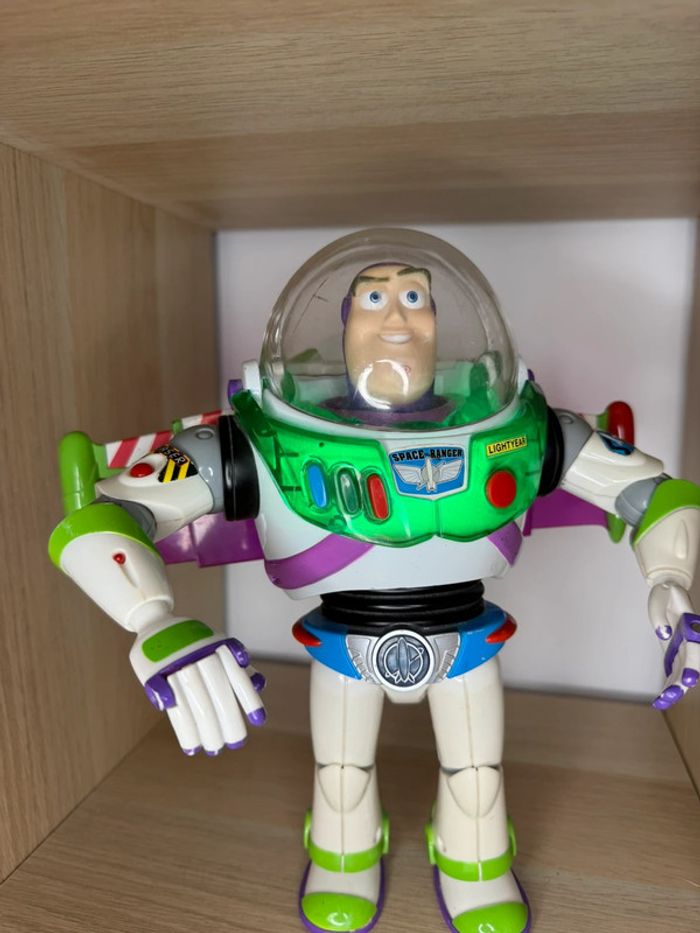 Figurine buzz l’éclair Disney Pixar - photo numéro 2