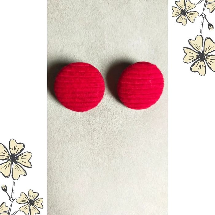 Boucles d’oreilles vintage à clip – Tissu rouge texturé - photo numéro 13