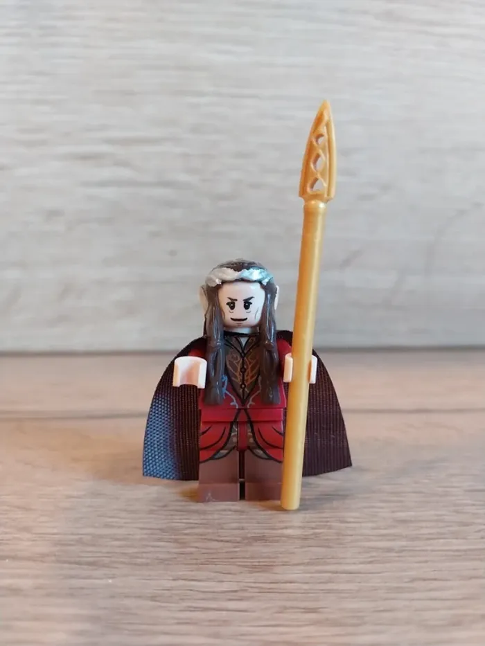 Figurine type lego Elfe roi Elrond seigneur des anneaux