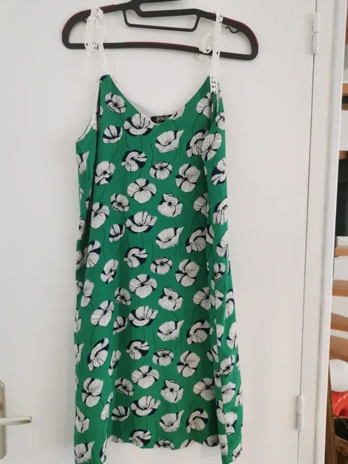 Robe verte fleurie – Taille 36 - photo numéro 2