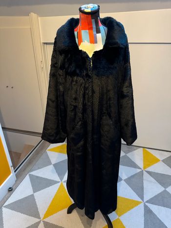 Manteau long en fausse fourrure vintage Taille 40
