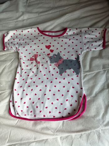 Chemise de nuit ou t shirt long blanche et fushia 2 ans