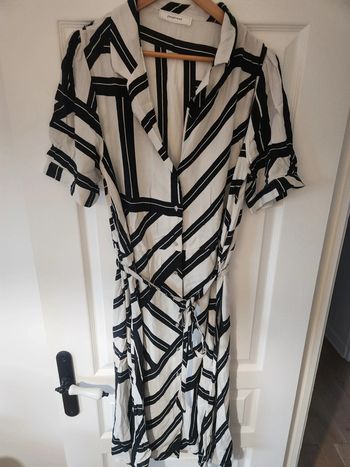 Jolie robe blanche et noire Promod taille 46