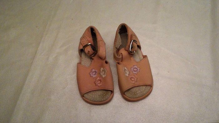 Chaussure ouverte T19 en cuir - photo numéro 3