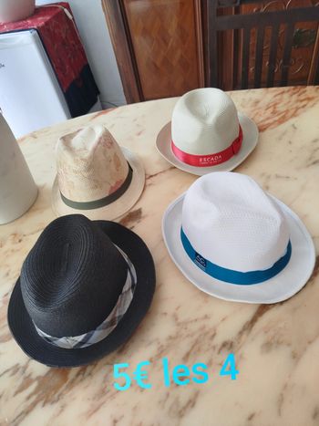 4chapeaux mixtes dont 1Escada