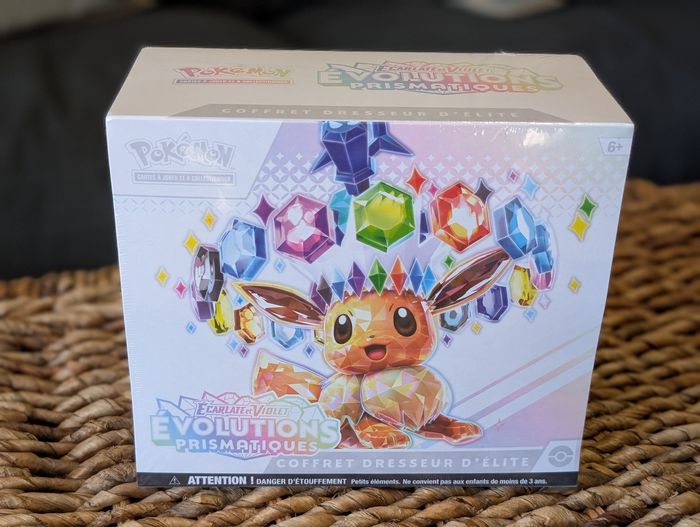 Coffret Pokémon ETB Coffret Dresseur d'élite Évolutions Prismatiques Evoli EV8.5 fr