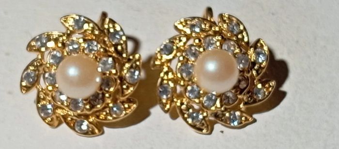 Clips d'oreilles chic strass et perle - photo numéro 2