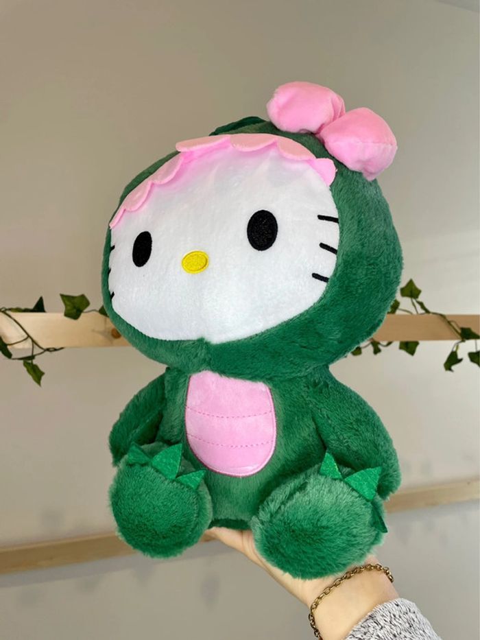 Peluche Sanrio Hello Kitty dinosaure - photo numéro 2