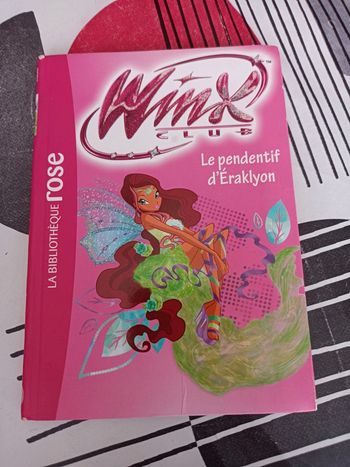 Livre la bibliothèque rose Winx club Le pendentif d'Éraklyon en bon état