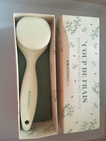 Brosse douce nettoyante visage neuve