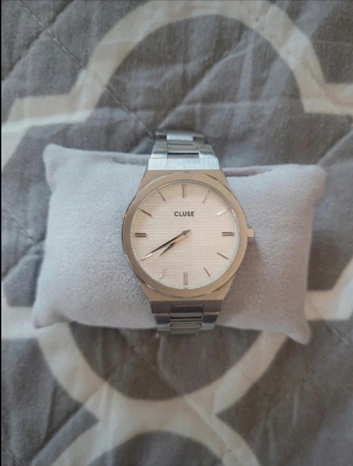 Montre argentée et blanche -  Cluse