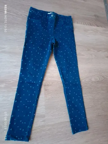 Magnifique pantalon du pareil au même taille 10ans