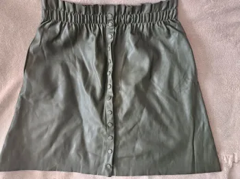 Jupe kaki simili cuir Zara Taille L