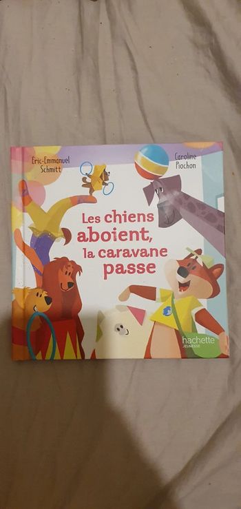 Livre les chiens aboient la caravane passe