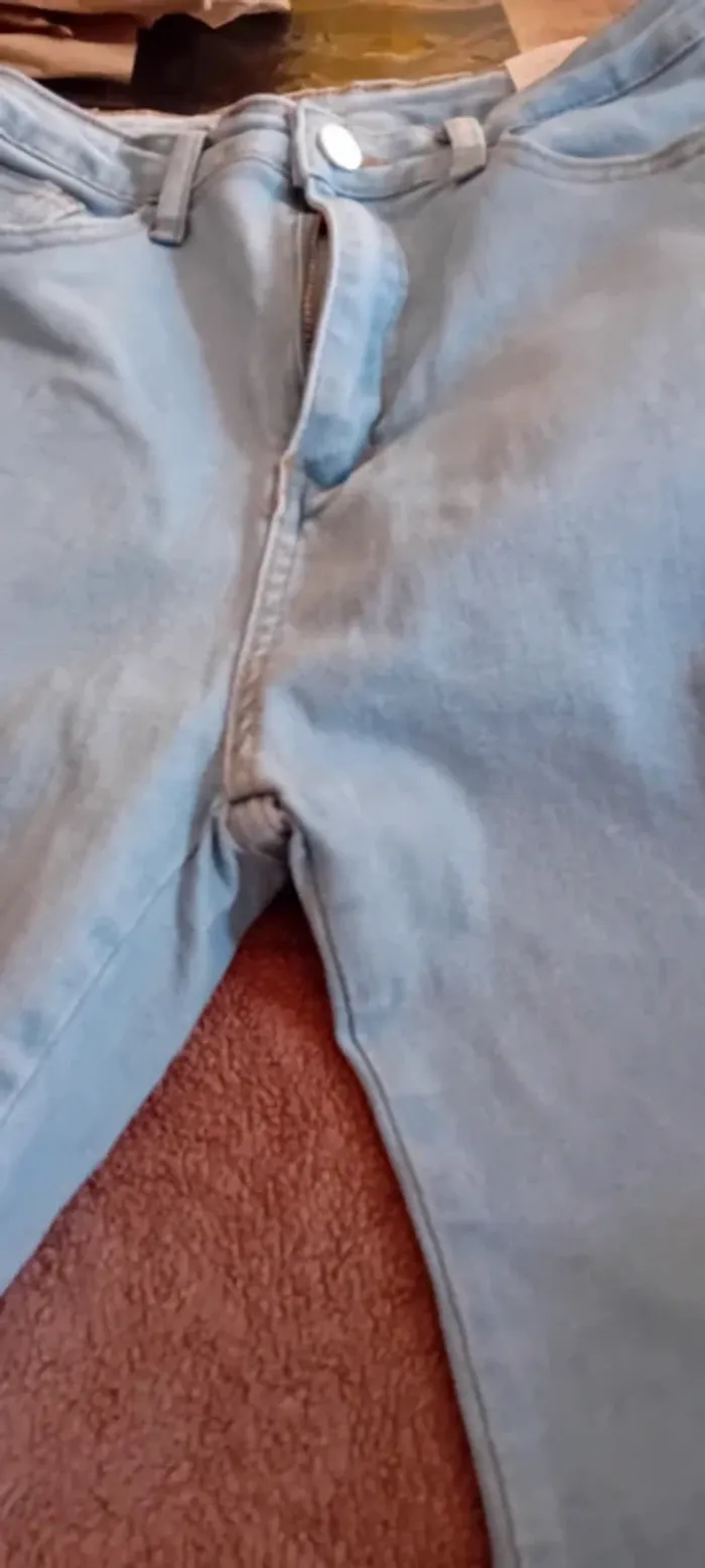 Très joli jean bleu clair shein taille 38 bas je jambes évasée et ouvert - photo numéro 8