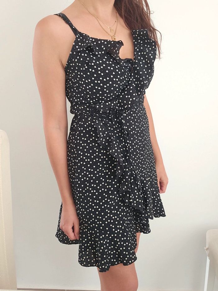 Robe cache cœur noire avec des cœurs - photo numéro 3