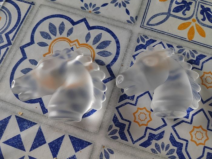 2 petites têtes de chevaux en verre - photo numéro 4