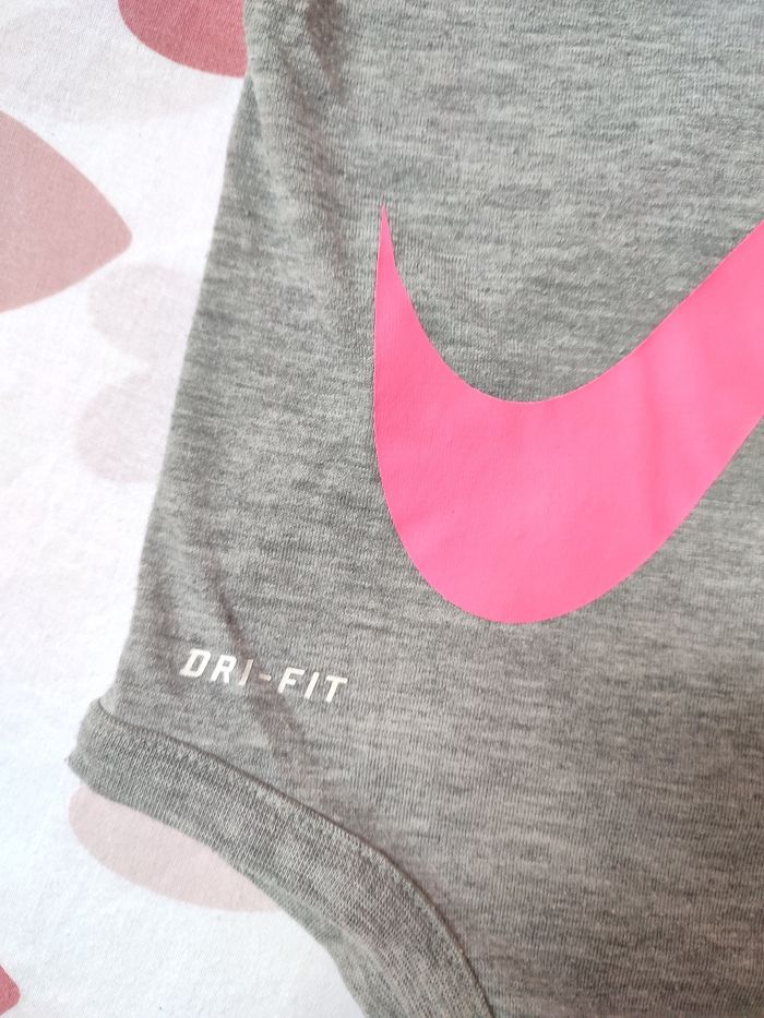 Bodies manches longues bébé fille - 0/3 mois - Très bon état - Nike - photo numéro 2