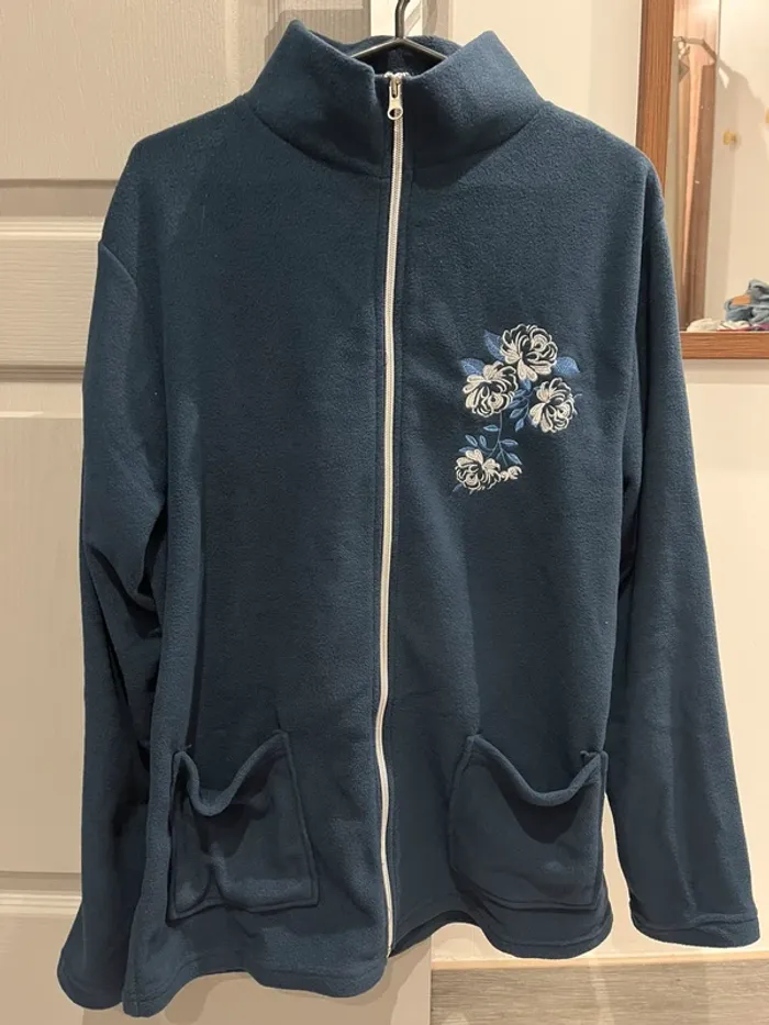 Veste polaire bleue marine fleurie - photo numéro 3
