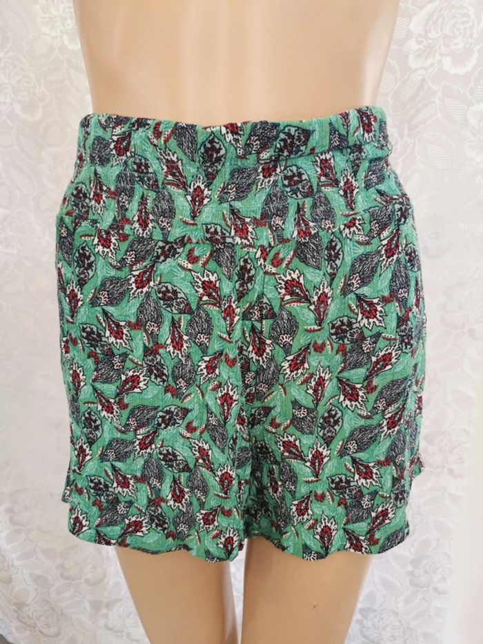 Short fluide vert imprimé  – Taille 38. In extenso