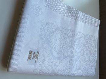 Nappe damassée de 175x175 cm effet baroque Le jacquard Français